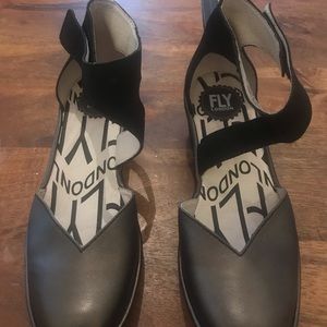 Fly London bronze sandals new. Sz 39